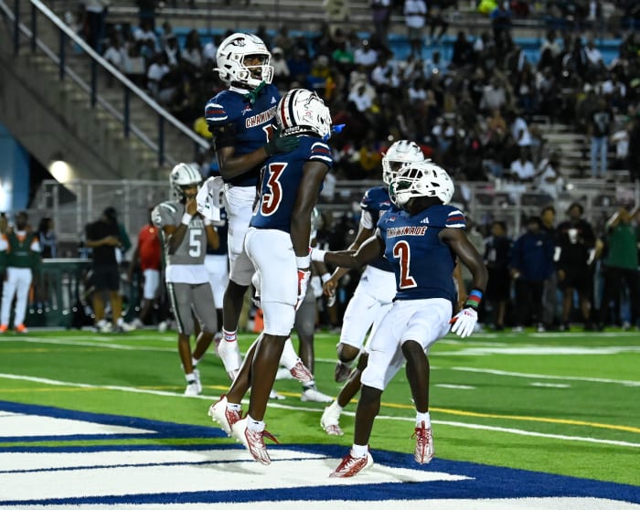 Chaminade-Madonna vs Miami Central Football - Robson Lopes - 08-26-20231071